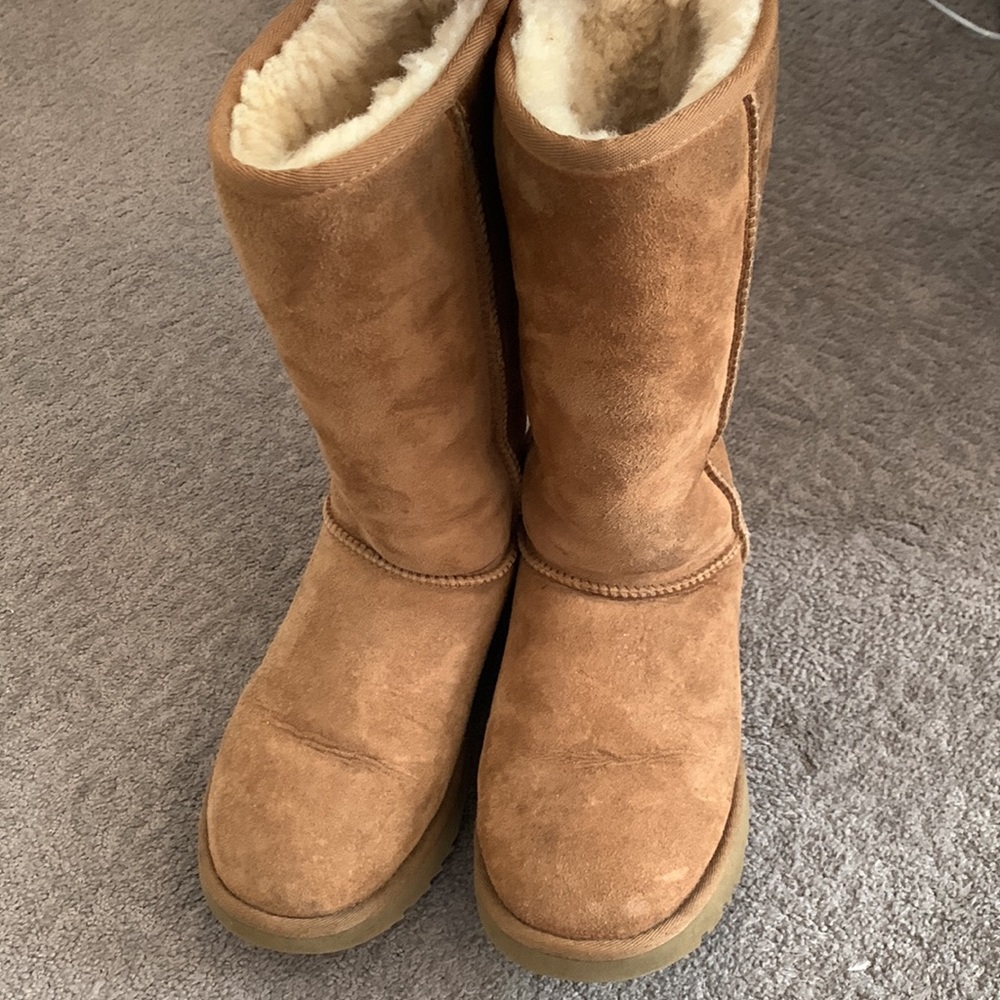 Uggs - image 2